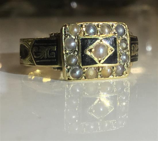 Gold and enamel mourning ring